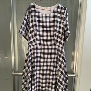 Shark bite style windowpane dress